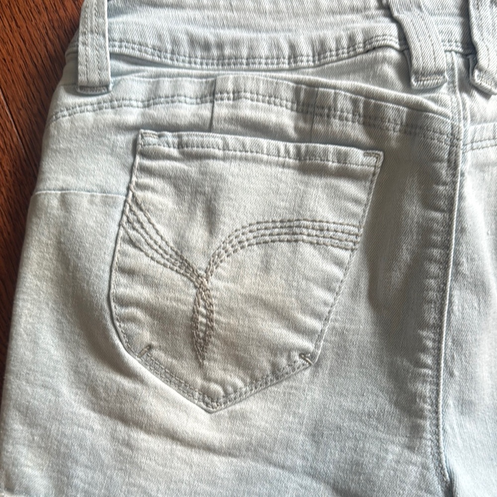 Wanna betta butt Light Blue Denim Shorts - Picture 8 of 8